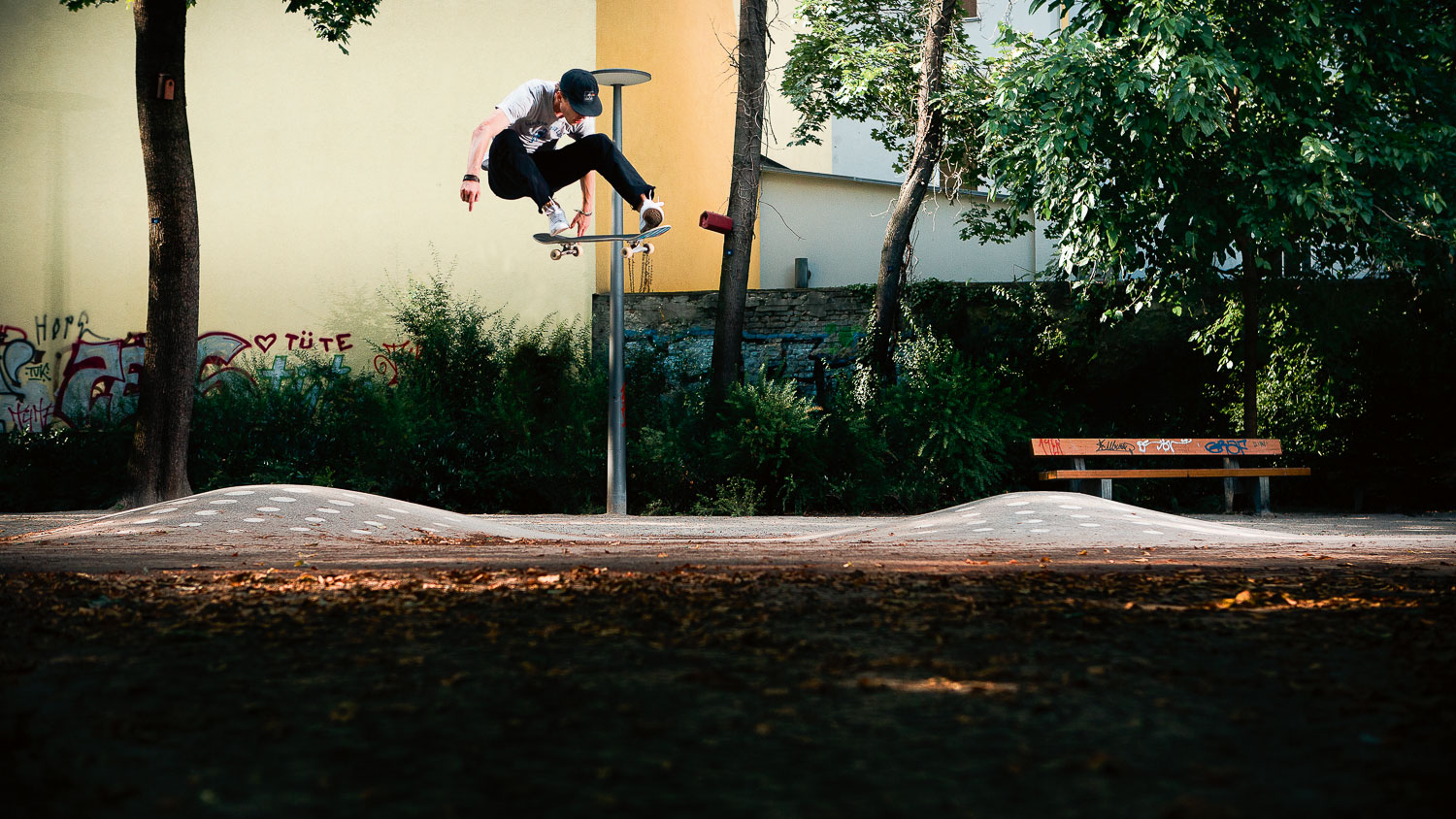 16-9-kaihillebrand_kickfliptransfer